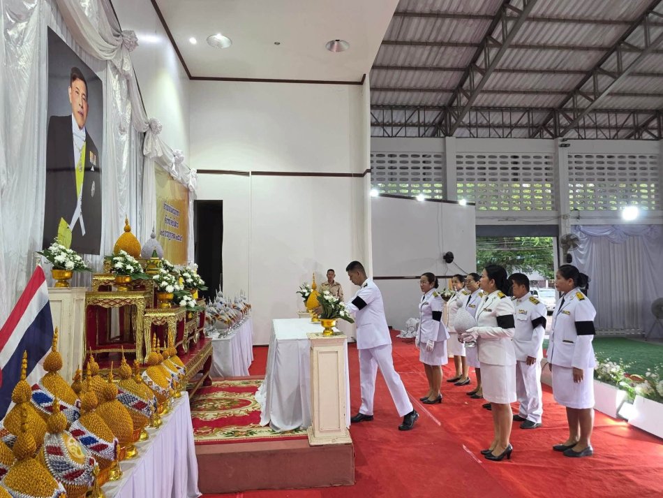  วันอังคารที่ 28 กรกฎาคม 2569  เวลา 18.00 น.         เทศบาลตำบลเลิงนกทา โดยนายอภิชา  พงษ์แสน รองนายกเทศบาลตำบลเลิงนกทา  พร้อมด้วยปลัดเทศบาล หัวหน้าสำนักปลัด  นักจัดการงานทั่วไป หัวหน้าฝ่ายบริหารงานคลัง และข้าราชการครูเทศบาลตำบลเลิงนกทา ได้เข้าร่วมพิธีถวายเครื่องราชสักการะและวางพานพุ่ม และพิธีจุดเทียนถวายพระพรชัยมงคล ในการจัดกิจกรรมเฉลิมพระเกียรติพระบาทสมเด็จพระเจ้าอยู่หัว เนื่องในโอกาสมหามงคลเฉลิมพระชนมพรรษา 28 กรกฎาคม 2569 ???? ณ หอประชุมอำเภอเลิงนกทา  อำเภอเลิงนกทา  จังหวัดยโสธร ปริมอาภาแก้ว ธุมาศิลป์  · รักณัชชาจารุสัน ตอบกลับ